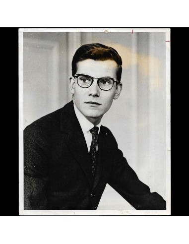 Yves Saint-Laurent - Portrait du couturier par André Ostier (1959) Les magasins à Paris